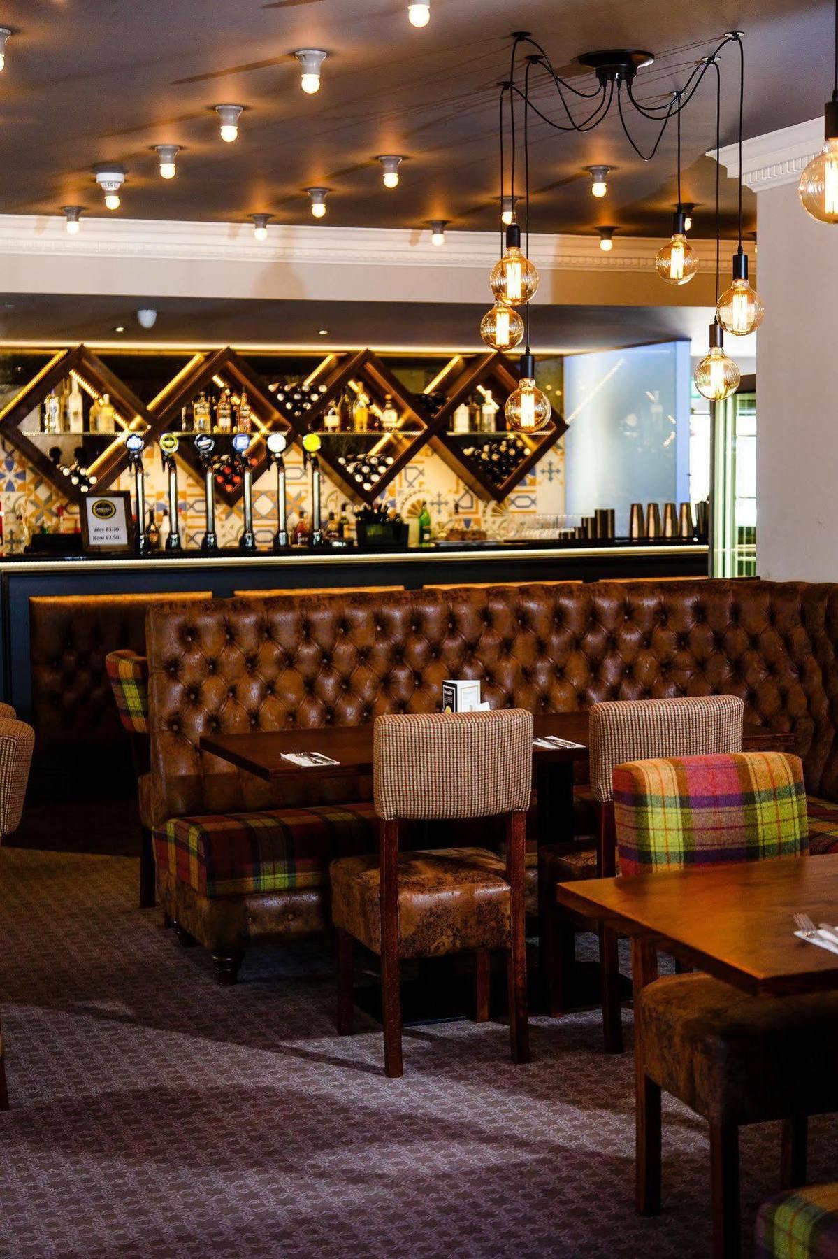 Adamson Hotel Dunfermline Buitenkant foto