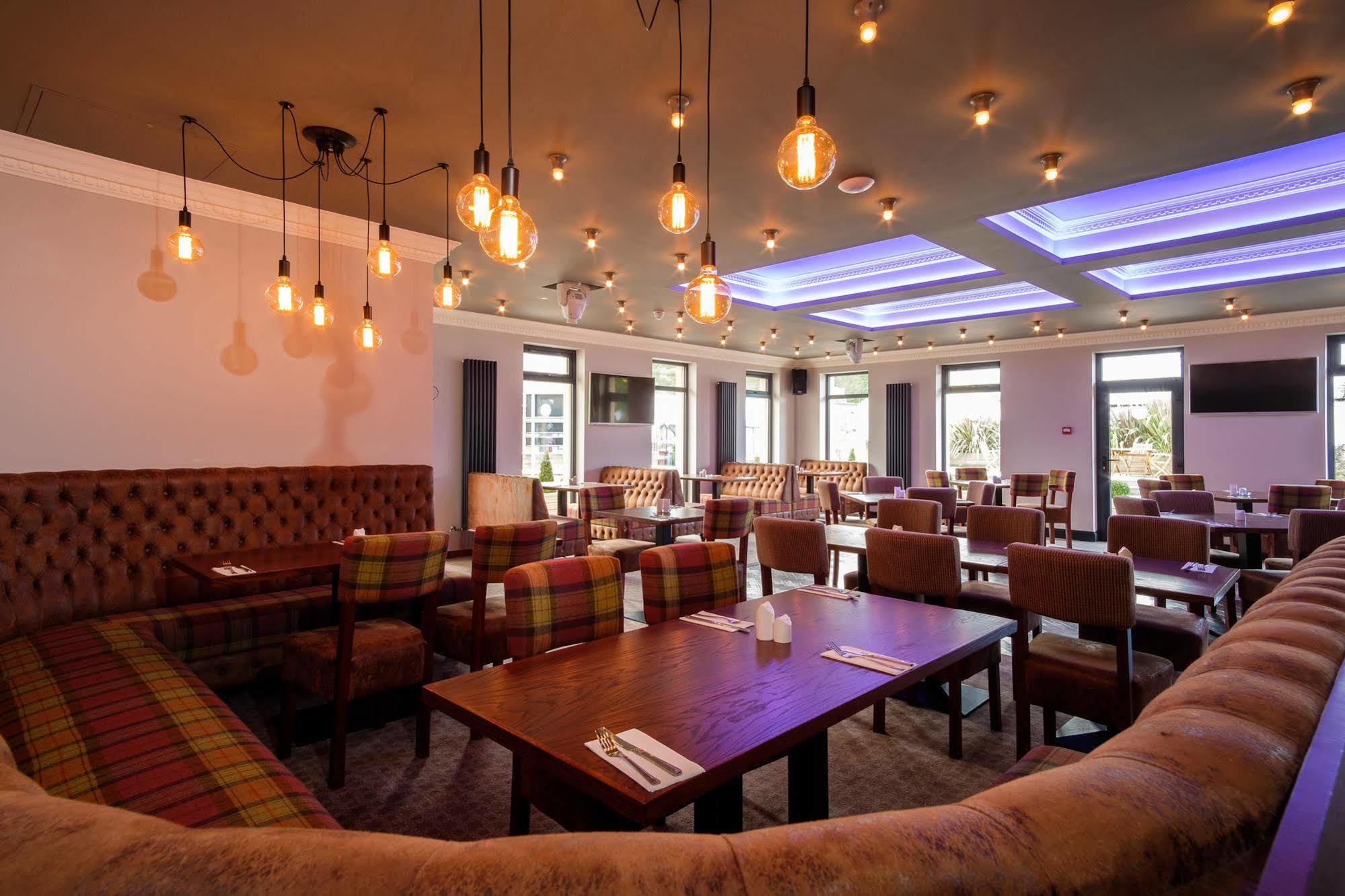 Adamson Hotel Dunfermline Buitenkant foto