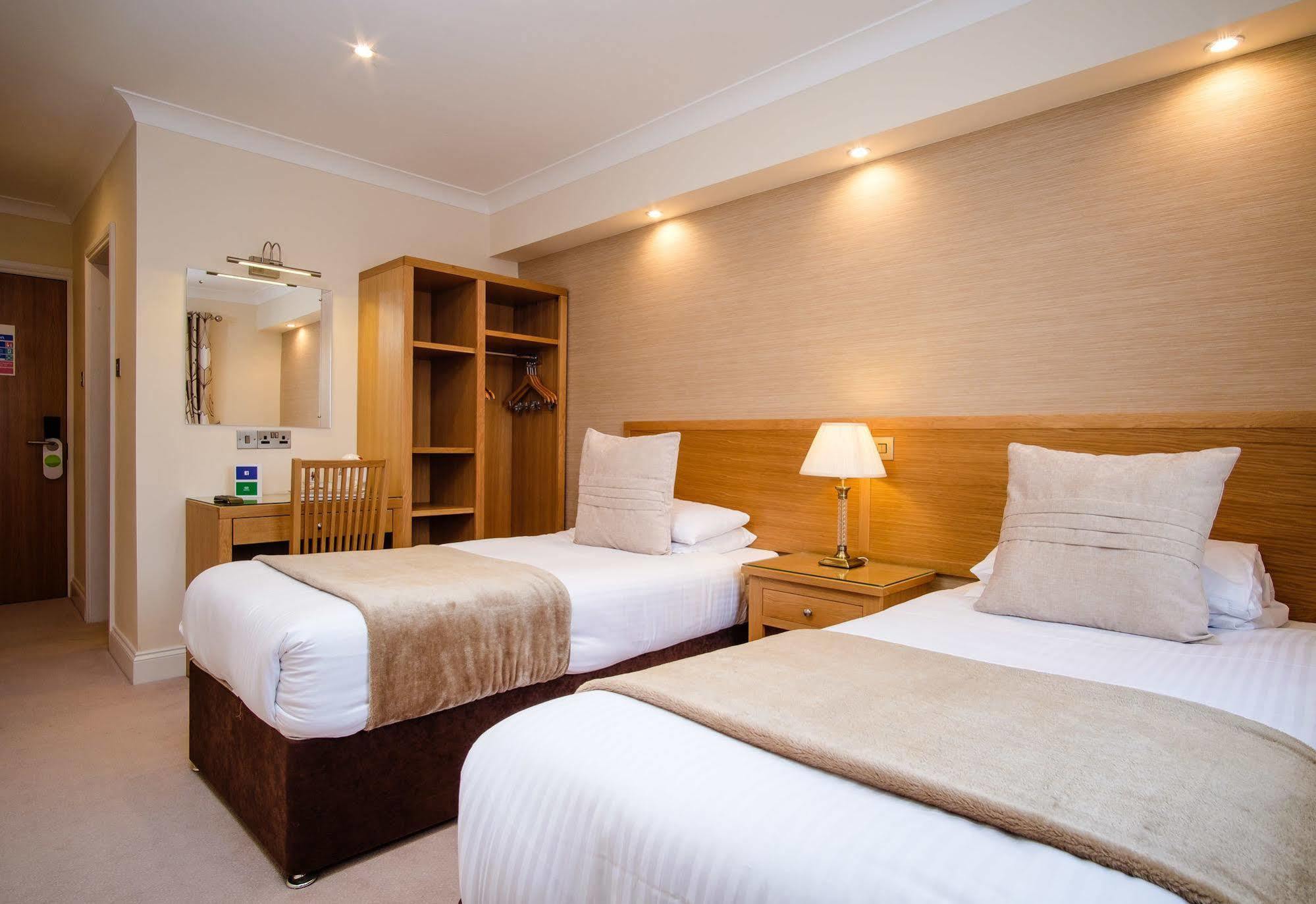 Adamson Hotel Dunfermline Buitenkant foto