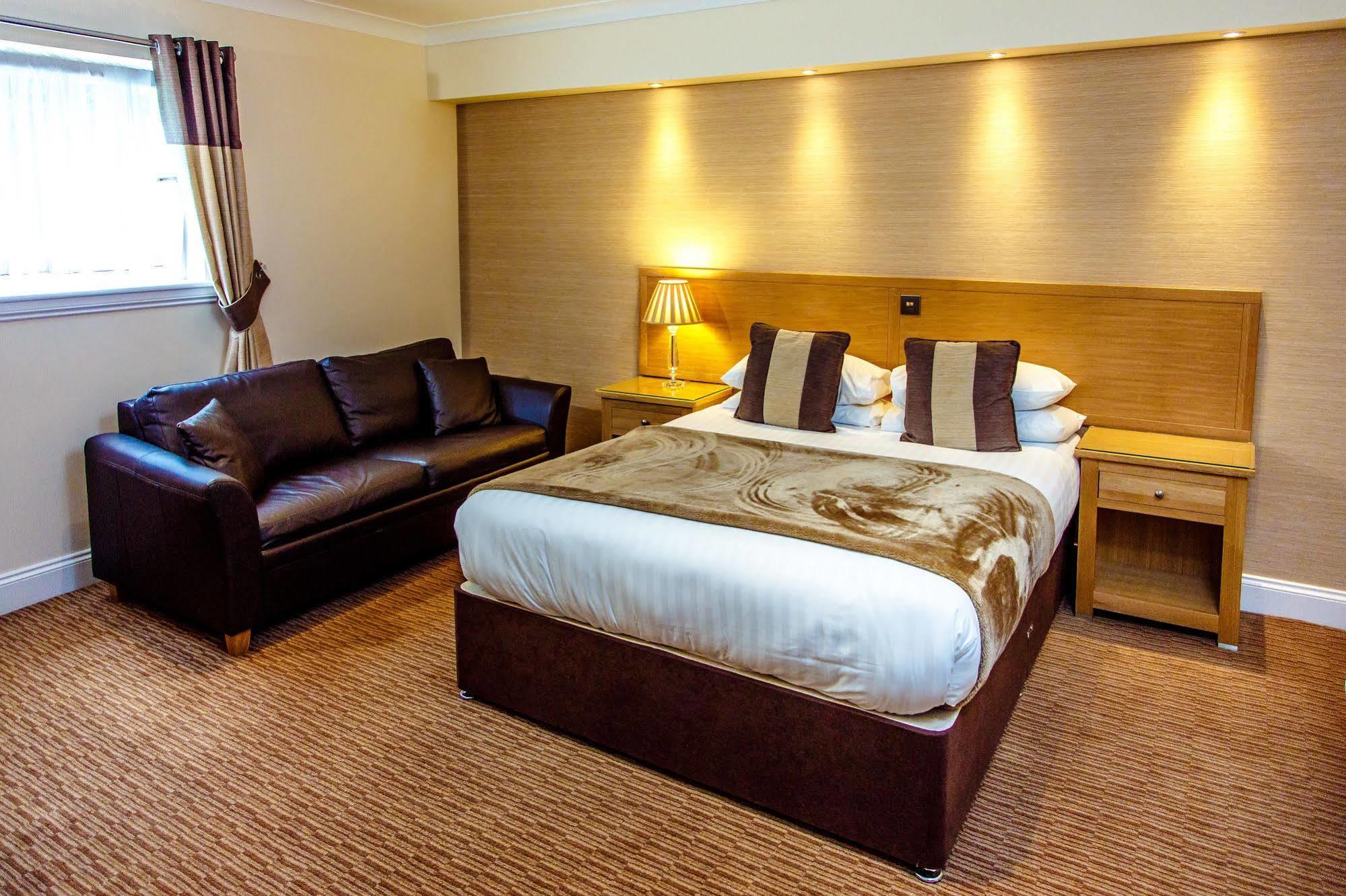 Adamson Hotel Dunfermline Buitenkant foto