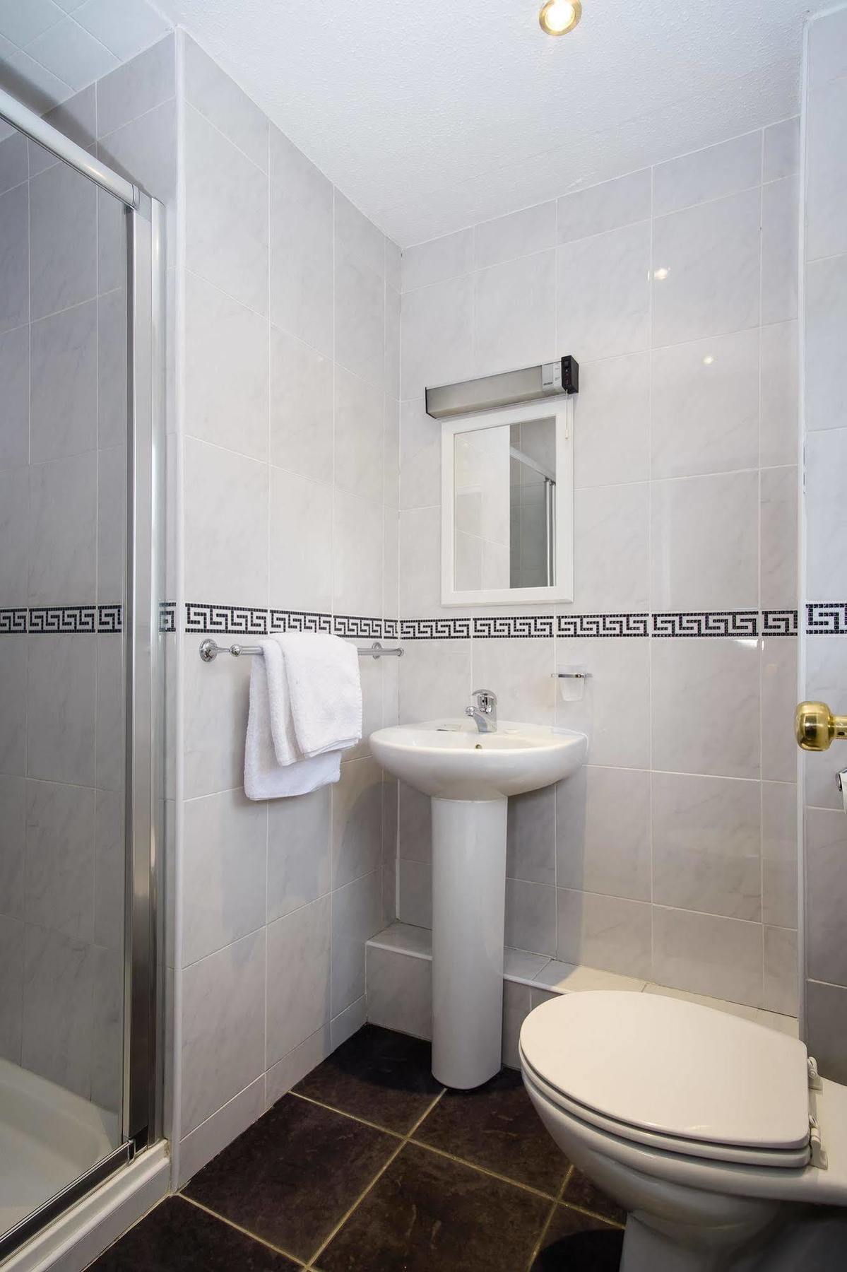 Adamson Hotel Dunfermline Buitenkant foto